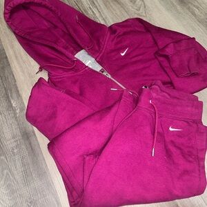 SOLD- Women’s Nike jogging set